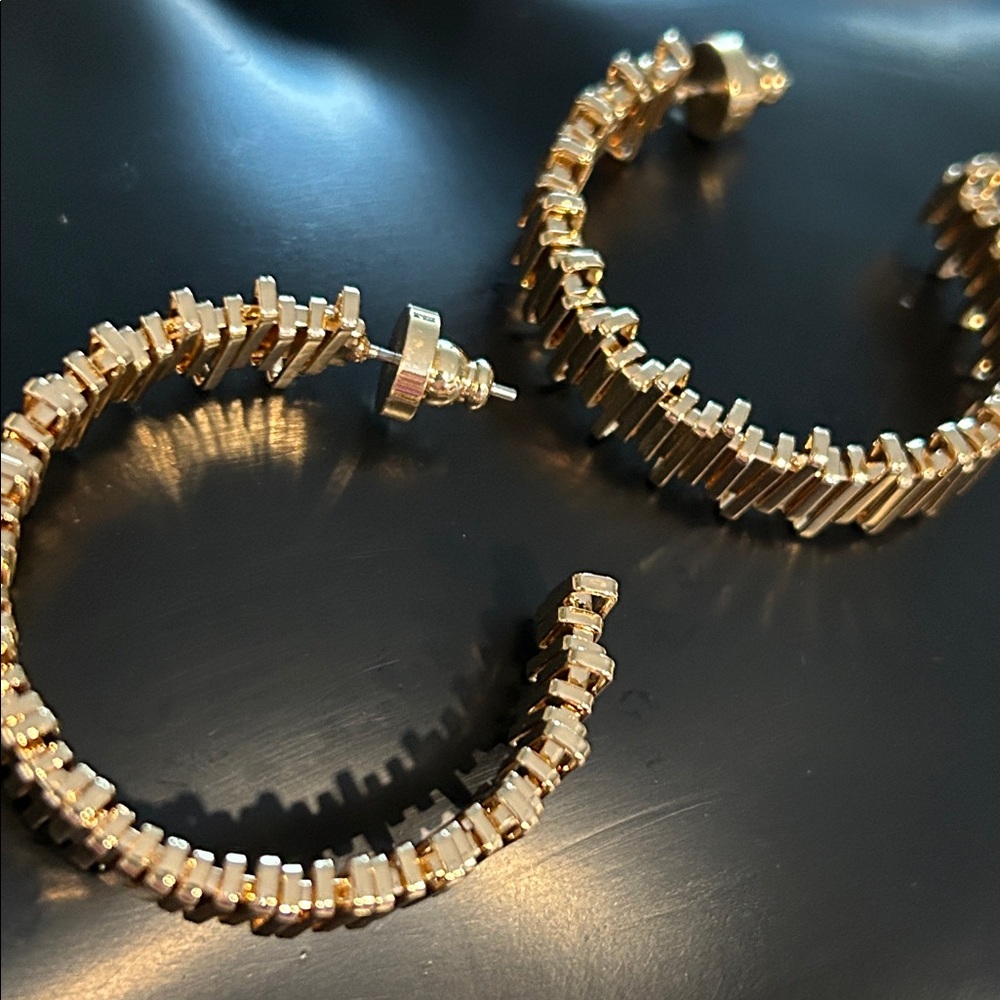 House of Harlow Textured Gold Hoop Earrings NWOT - Picture 4 of 6